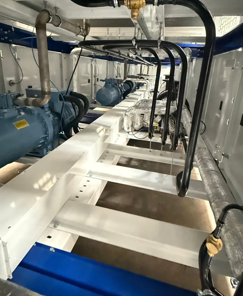 Vidalı kompresörlü merkezi sistem iç görünüm ve komponentler